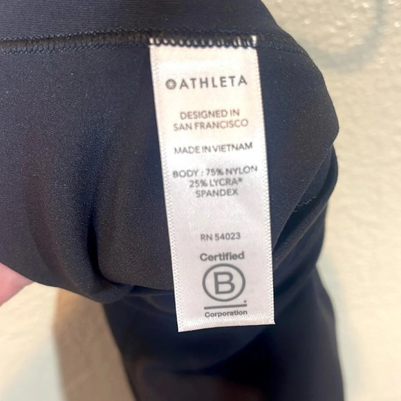 ATHLETA Salutation Stash High Rise Capri in black size XS - Picture 8 of 9